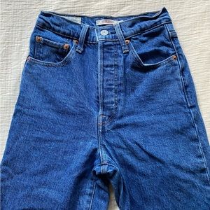 LEVIS | Ribcage Straight Jeans | Size 24” | Medium Wash
